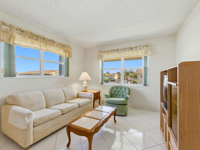 680 W Horizons W 212, Boynton Beach, FL 33435