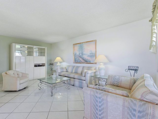 680 W Horizons W 212, Boynton Beach, FL 33435