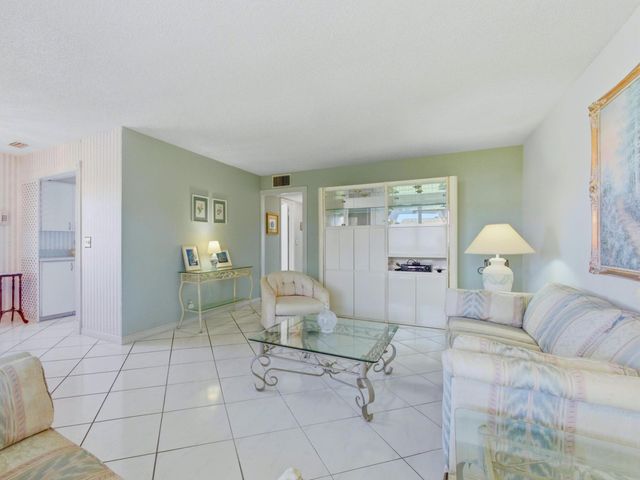 680 W Horizons W 212, Boynton Beach, FL 33435