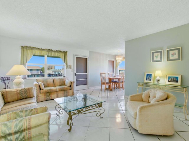 680 W Horizons W 212, Boynton Beach, FL 33435