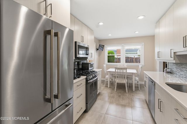 1 Blenheim Road, Manalapan, NJ 07726