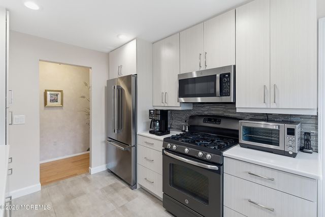 1 Blenheim Road, Manalapan, NJ 07726