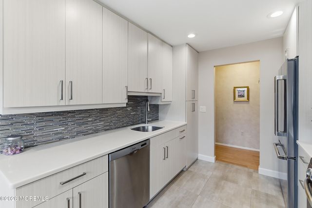 1 Blenheim Road, Manalapan, NJ 07726