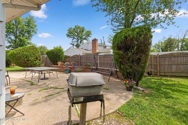 1 Blenheim Road, Manalapan, NJ 07726