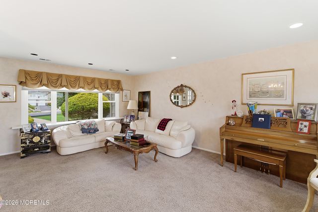 1 Blenheim Road, Manalapan, NJ 07726