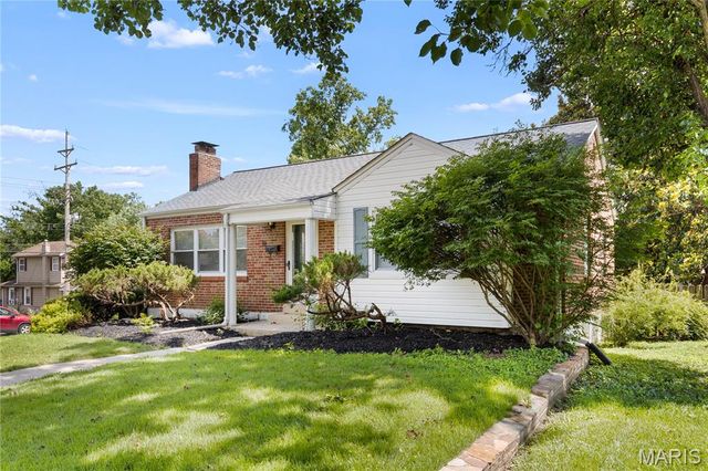 2 W Rose Avenue, Webster Groves, MO 63119