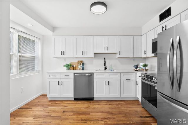 2 W Rose Avenue, Webster Groves, MO 63119