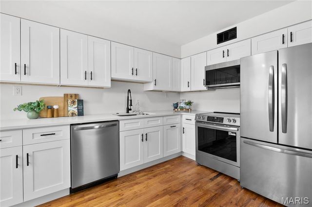 2 W Rose Avenue, Webster Groves, MO 63119