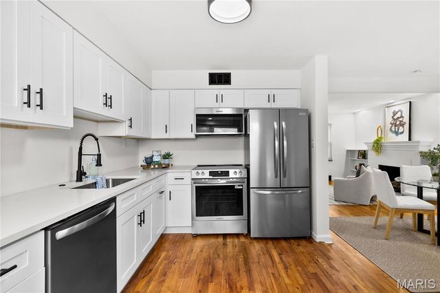 2 W Rose Avenue, Webster Groves, MO 63119