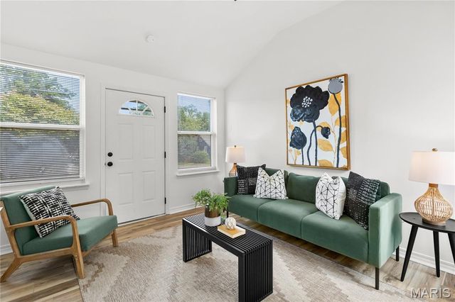 2 W Rose Avenue, Webster Groves, MO 63119