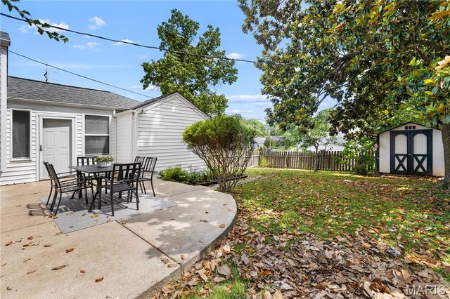 2 W Rose Avenue, Webster Groves, MO 63119