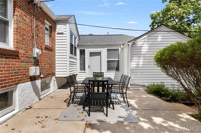 2 W Rose Avenue, Webster Groves, MO 63119