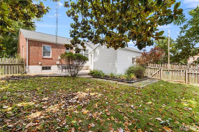 2 W Rose Avenue, Webster Groves, MO 63119