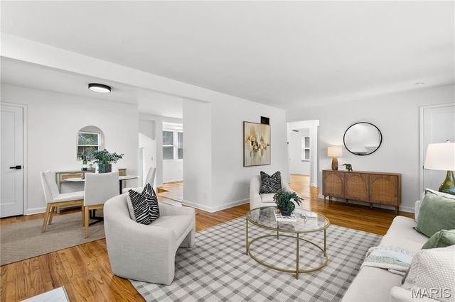 2 W Rose Avenue, Webster Groves, MO 63119