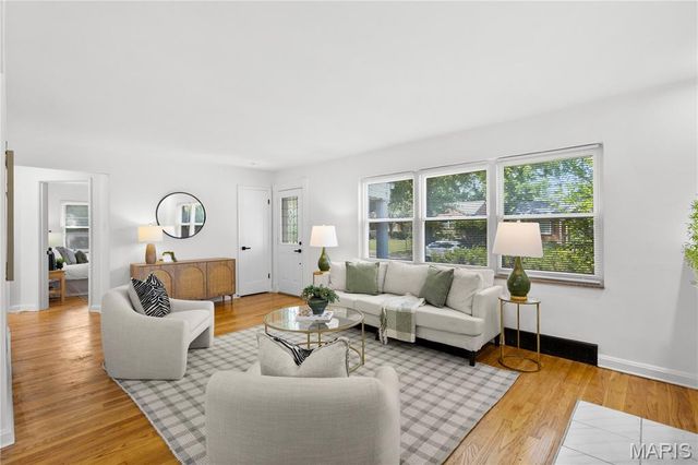 2 W Rose Avenue, Webster Groves, MO 63119