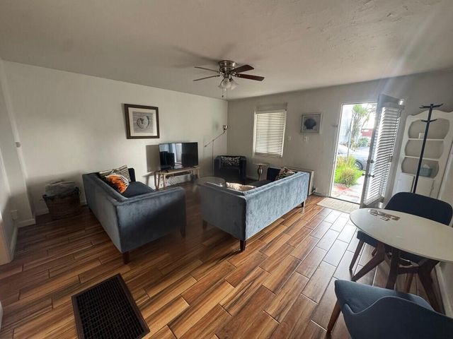 208 Terrace Way, Capitola, CA 95010