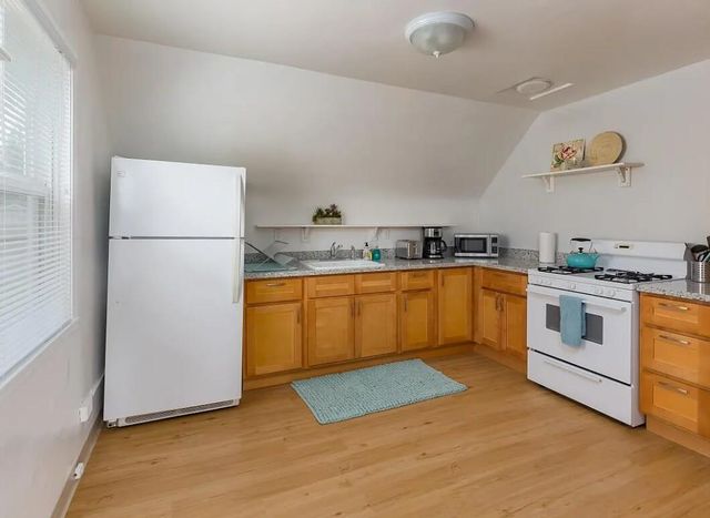 208 Terrace Way, Capitola, CA 95010