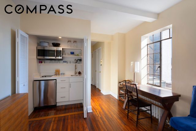 25 Tudor City Pl Apt 923, New York City, NY 10017