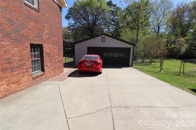 3931 Irvington Drive, Charlotte, NC 28205