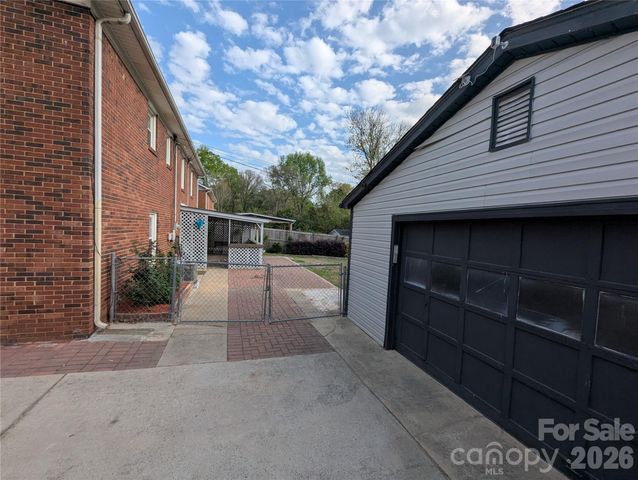 3931 Irvington Drive, Charlotte, NC 28205