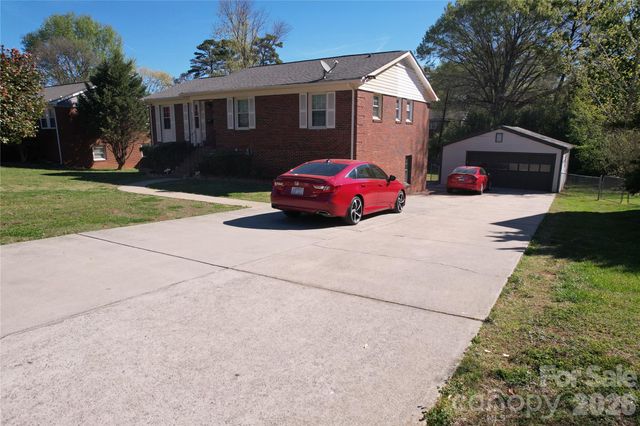 3931 Irvington Drive, Charlotte, NC 28205