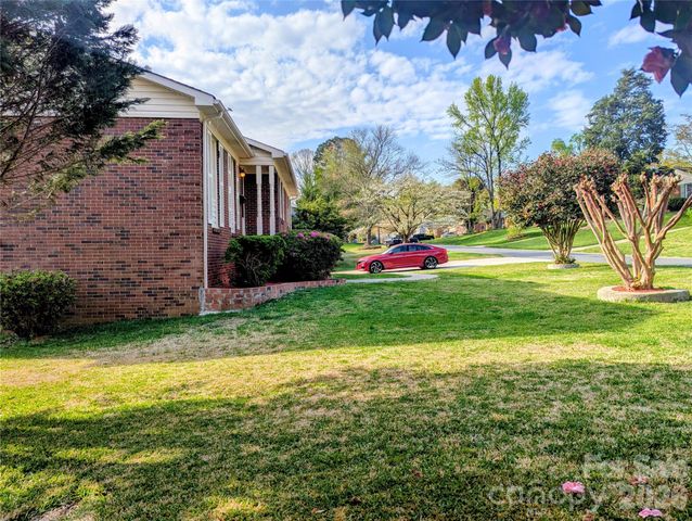 3931 Irvington Drive, Charlotte, NC 28205