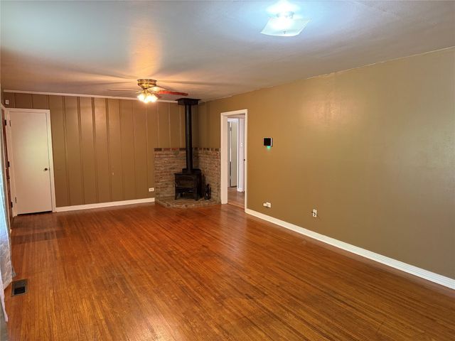 18 Sandy Lane, Palestine, TX 75801