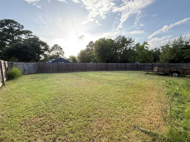 18 Sandy Lane, Palestine, TX 75801