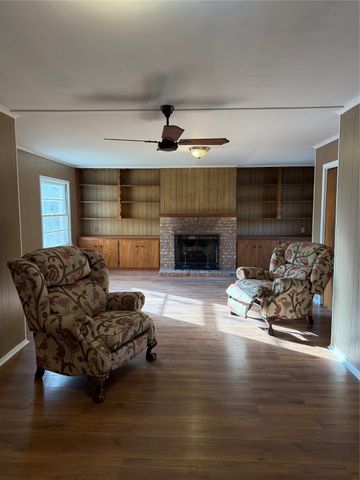 18 Sandy Lane, Palestine, TX 75801