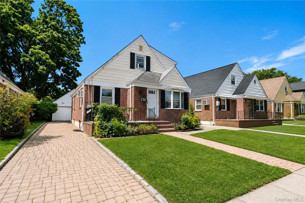 175 Latham Road, Mineola, NY 11501 — photo 2