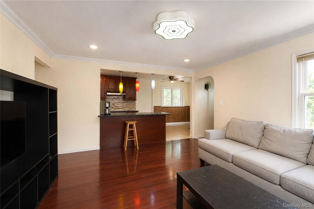 175 Latham Road, Mineola, NY 11501 — photo 3