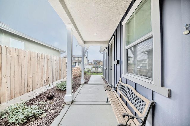 397 Broadstone Ct, Los Banos, CA 93635