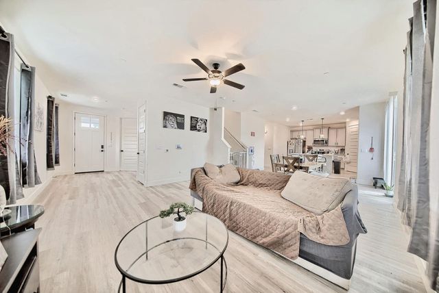 397 Broadstone Ct, Los Banos, CA 93635