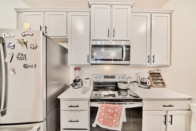 397 Broadstone Ct, Los Banos, CA 93635