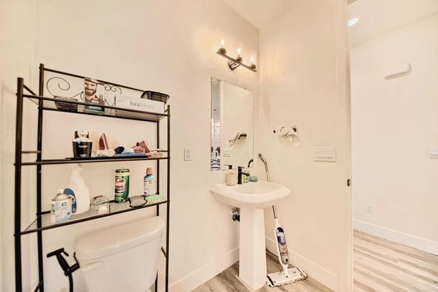 397 Broadstone Ct, Los Banos, CA 93635