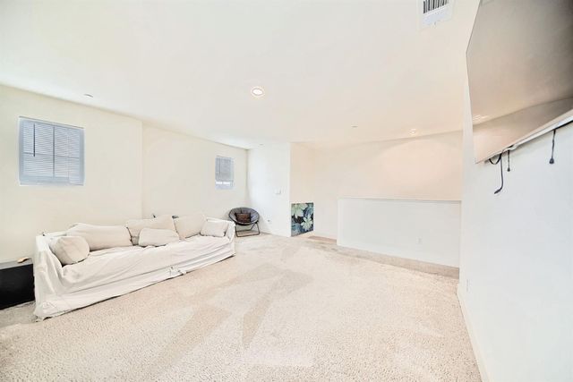 397 Broadstone Ct, Los Banos, CA 93635