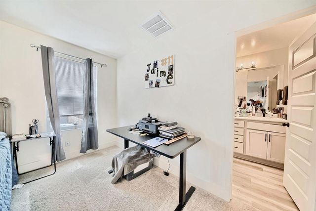 397 Broadstone Ct, Los Banos, CA 93635