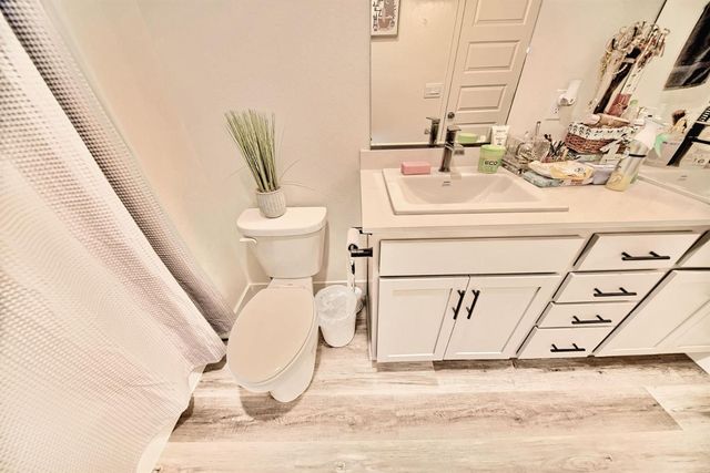 397 Broadstone Ct, Los Banos, CA 93635