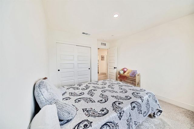 397 Broadstone Ct, Los Banos, CA 93635