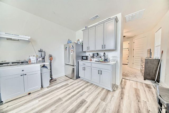 397 Broadstone Ct, Los Banos, CA 93635