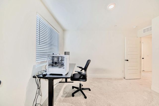 397 Broadstone Ct, Los Banos, CA 93635