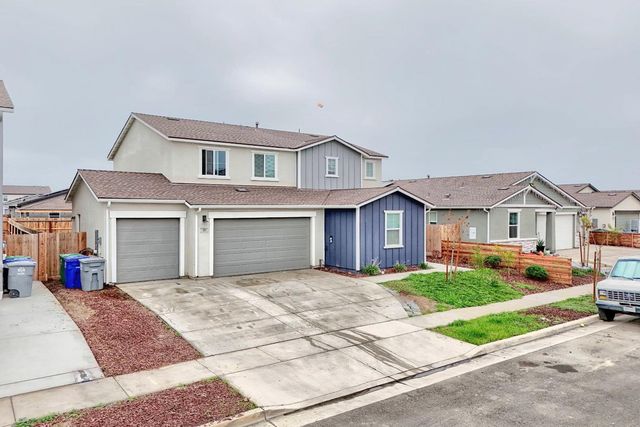 397 Broadstone Ct, Los Banos, CA 93635