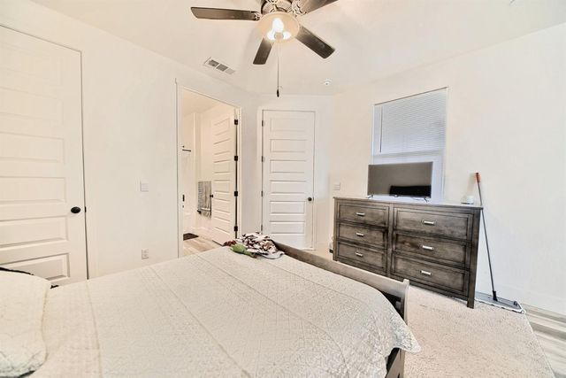 397 Broadstone Ct, Los Banos, CA 93635