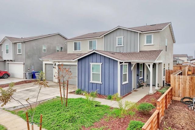 397 Broadstone Ct, Los Banos, CA 93635