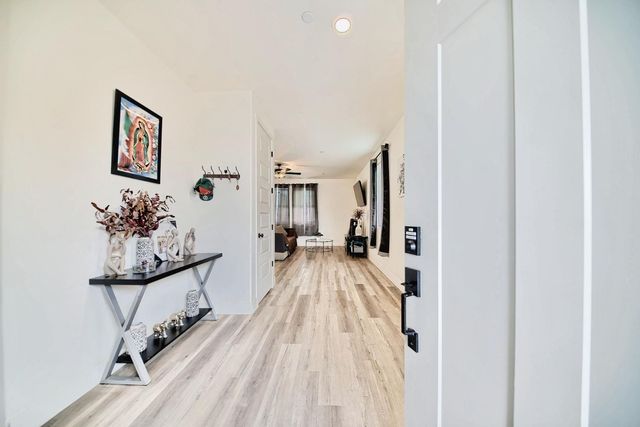 397 Broadstone Ct, Los Banos, CA 93635