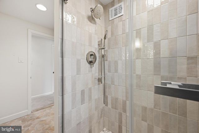 5804 LENOX RD, Bethesda, MD 20817