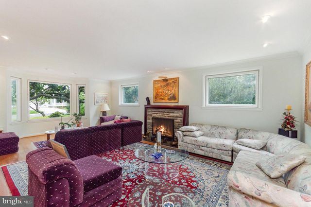 5804 LENOX RD, Bethesda, MD 20817