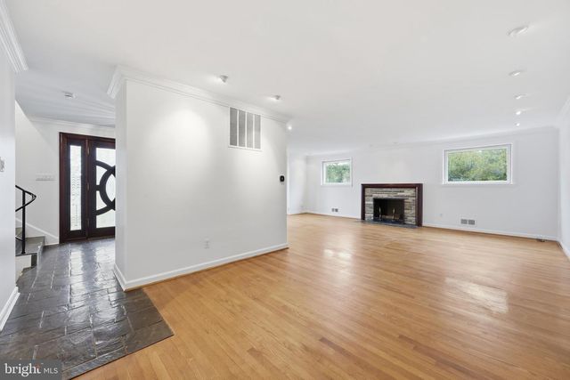 5804 LENOX RD, Bethesda, MD 20817