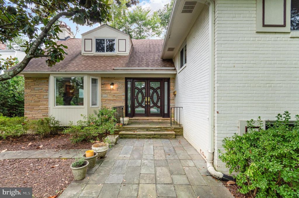 5804 LENOX RD, Bethesda, MD 20817