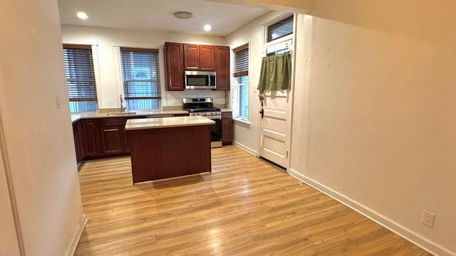 644 W Aldine Avenue 1, Chicago, IL 60657